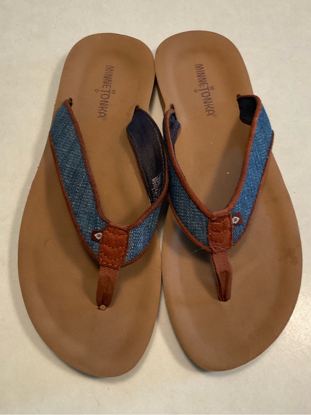 Minnetonka Women's Hedy Flip Flop Sandal Blue Denim